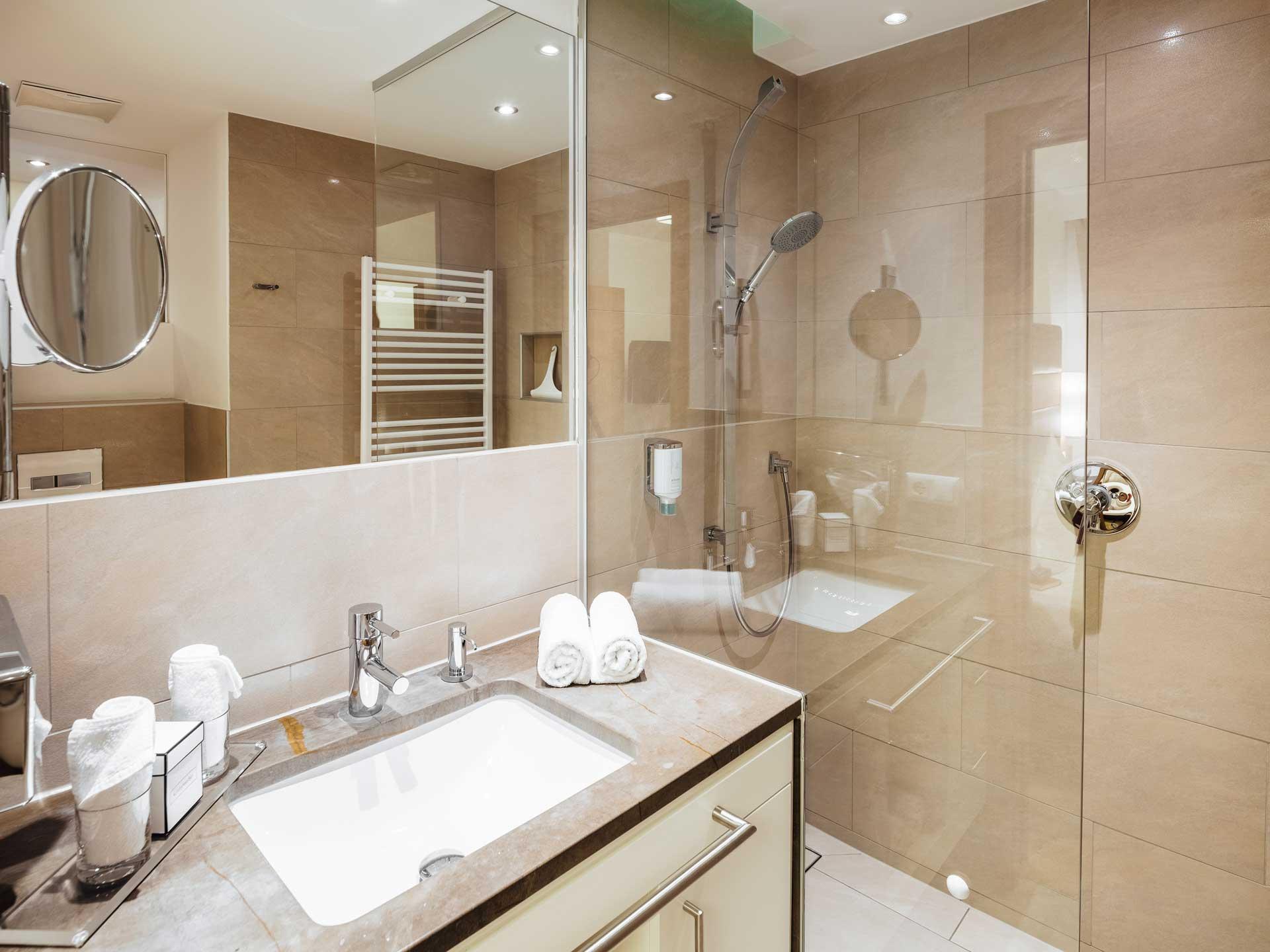 How to Create the Perfect Bathroom: Tips for a Relaxing Oasis