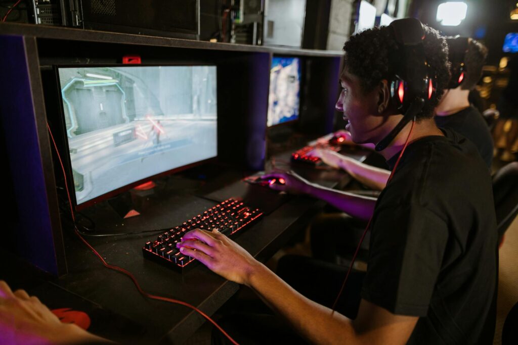 How Online Tournaments Are Redefining Weeknight Entertainment at Home